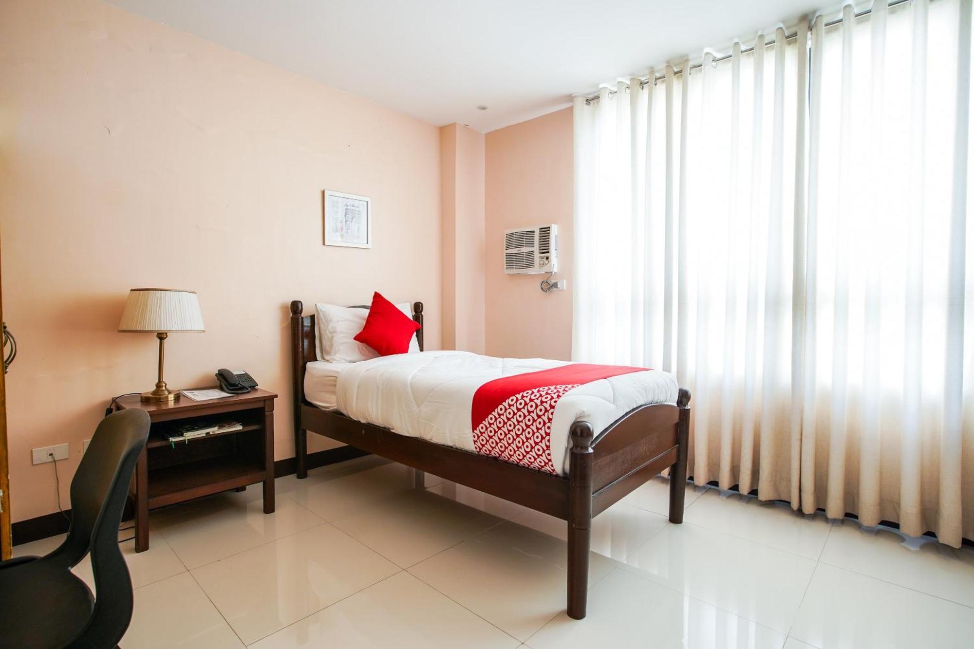 Oyo 236 Hotel Edmundo Pototan Εξωτερικό φωτογραφία