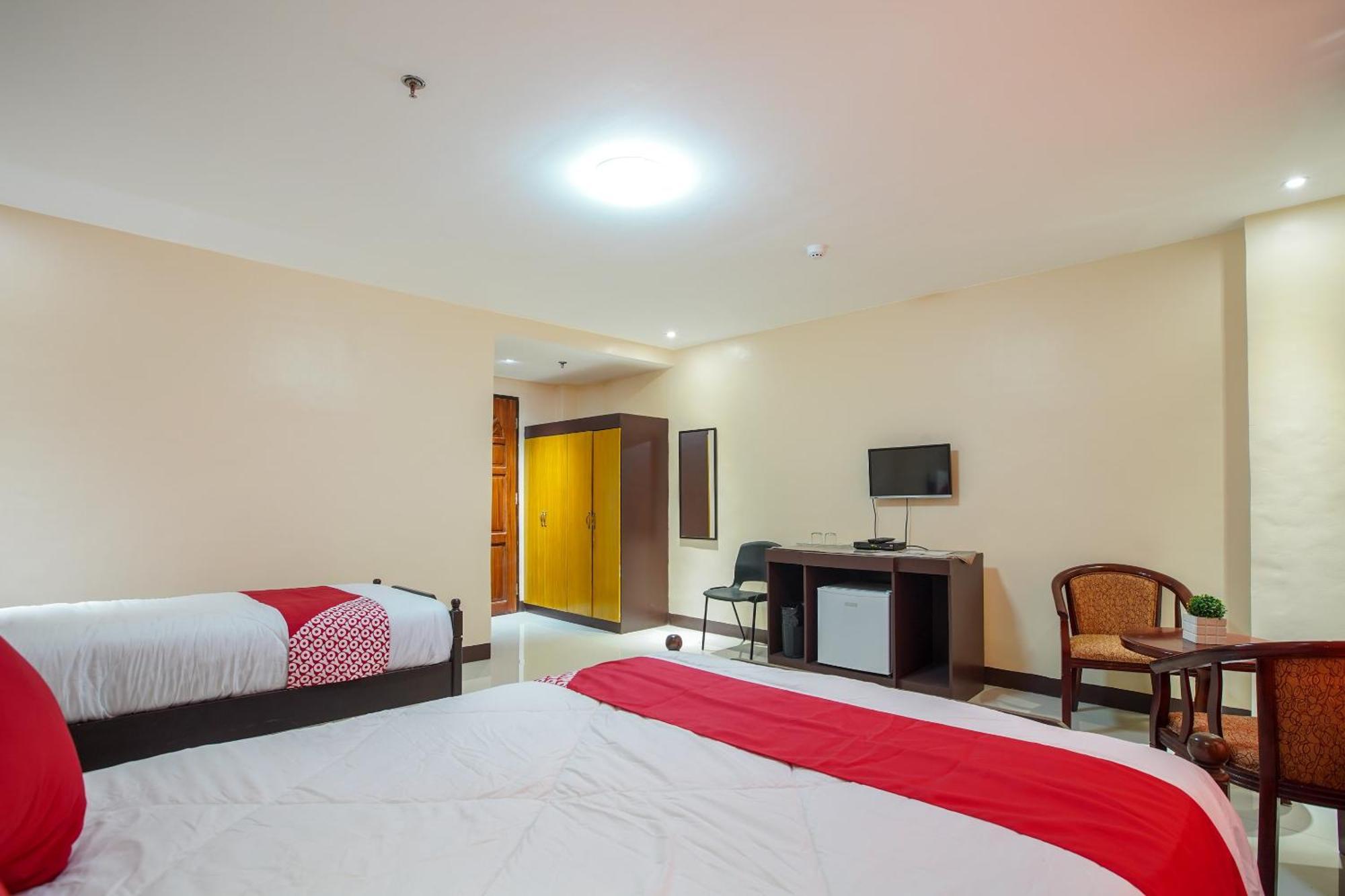 Oyo 236 Hotel Edmundo Pototan Εξωτερικό φωτογραφία