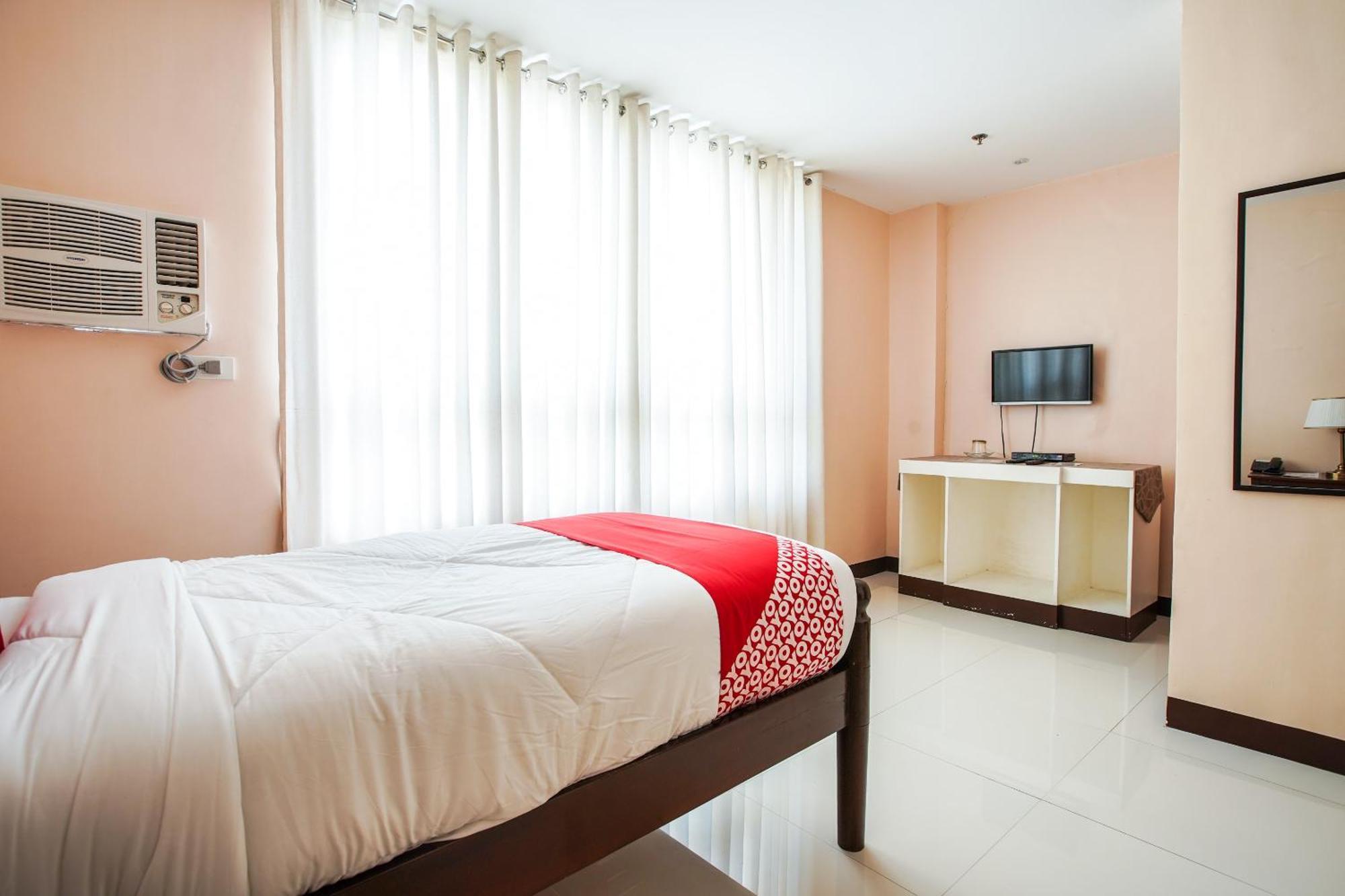 Oyo 236 Hotel Edmundo Pototan Εξωτερικό φωτογραφία