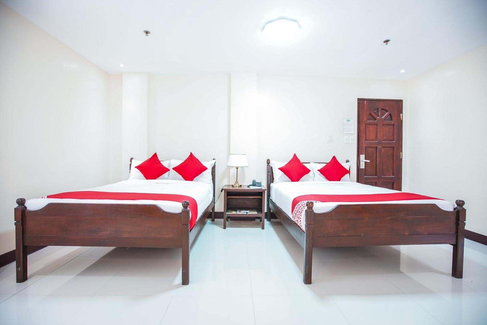 Oyo 236 Hotel Edmundo Pototan Εξωτερικό φωτογραφία