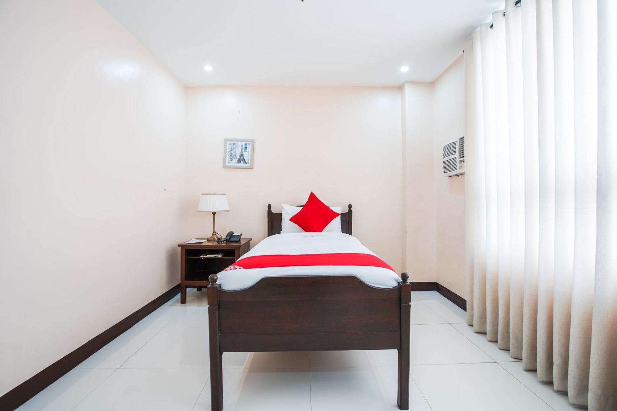 Oyo 236 Hotel Edmundo Pototan Εξωτερικό φωτογραφία