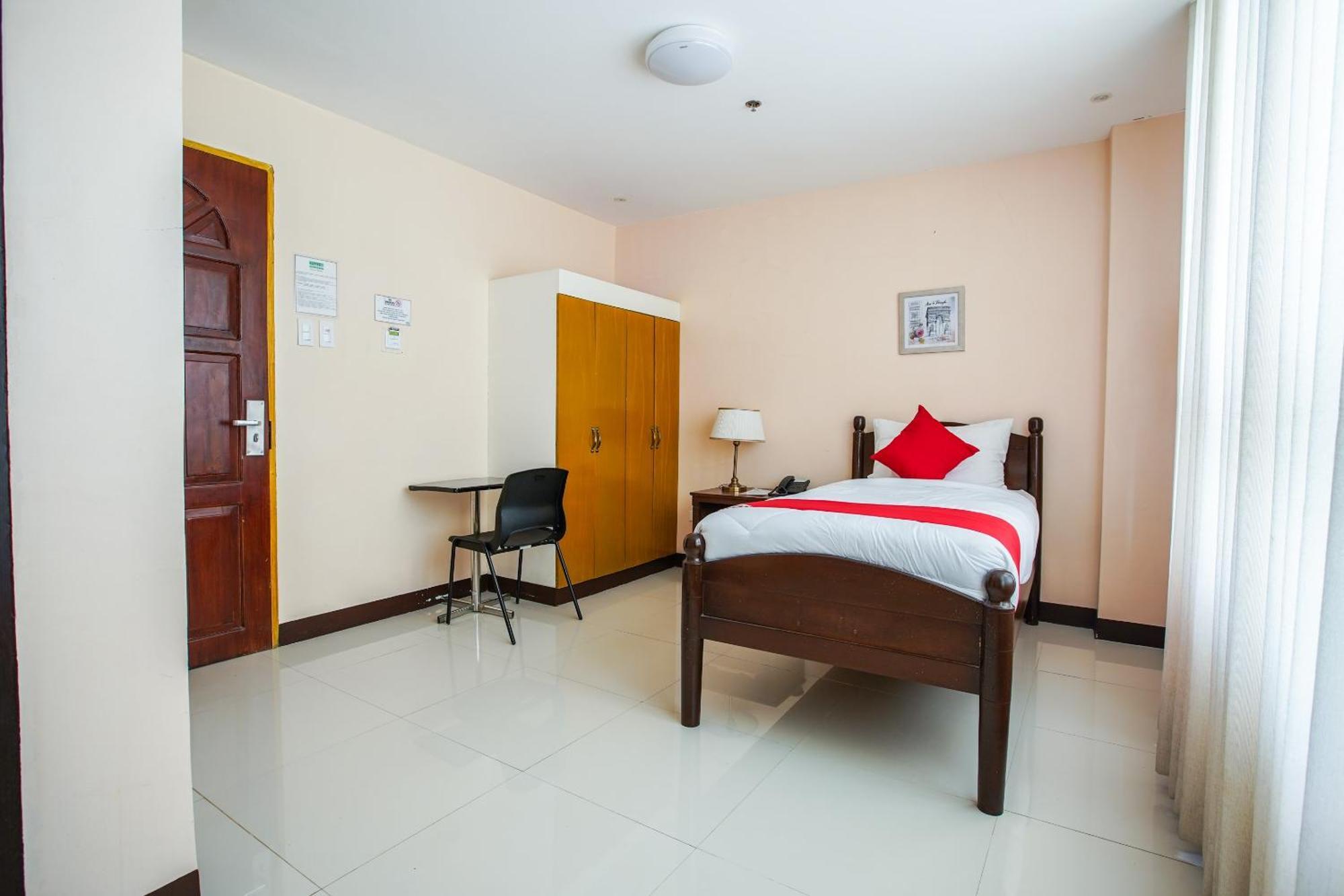 Oyo 236 Hotel Edmundo Pototan Εξωτερικό φωτογραφία