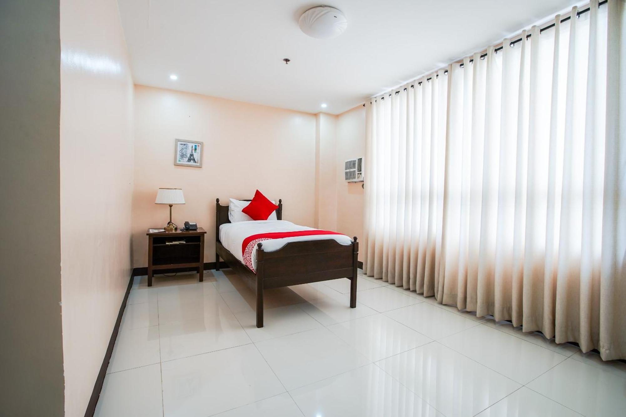 Oyo 236 Hotel Edmundo Pototan Εξωτερικό φωτογραφία