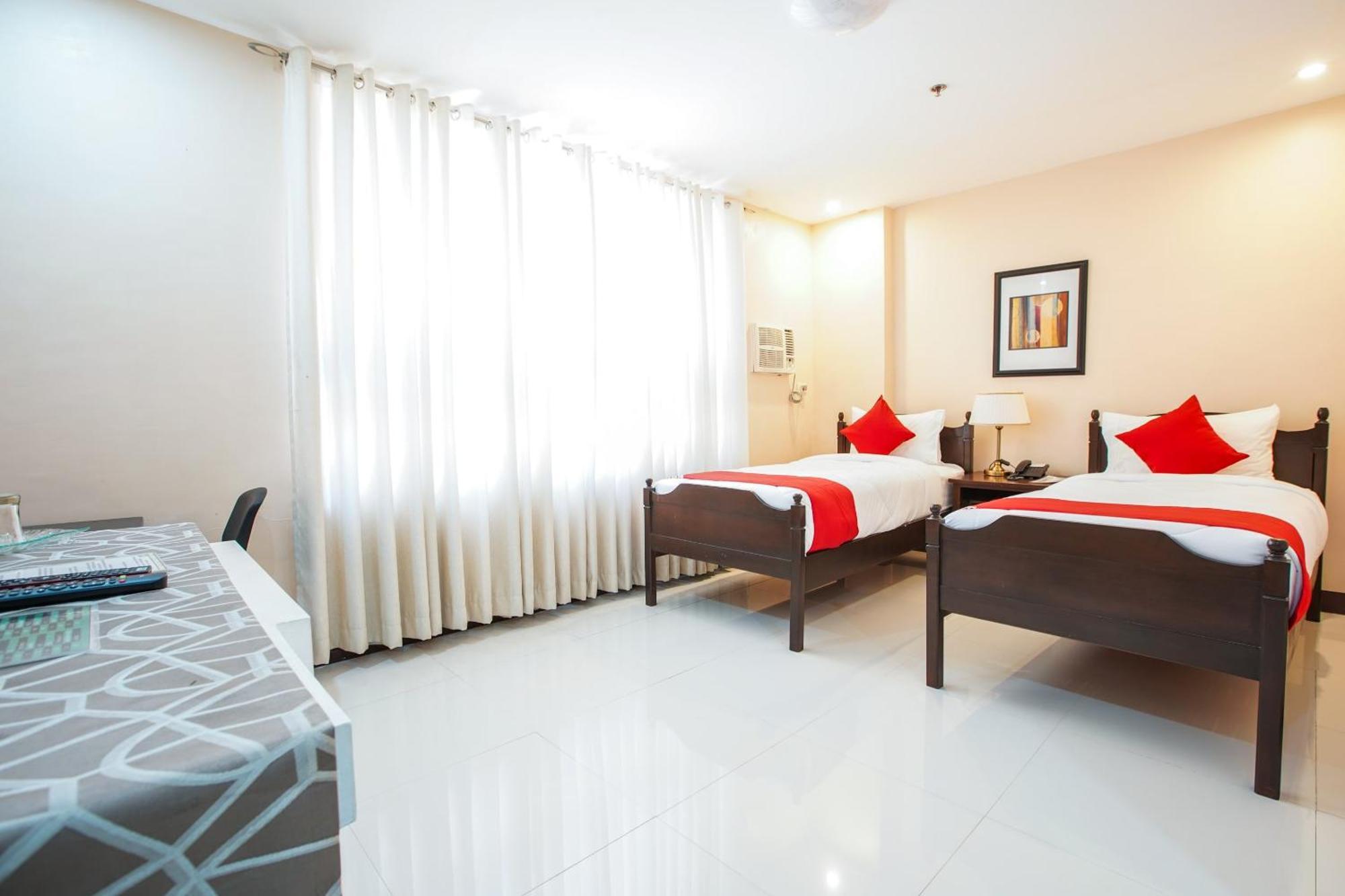 Oyo 236 Hotel Edmundo Pototan Εξωτερικό φωτογραφία