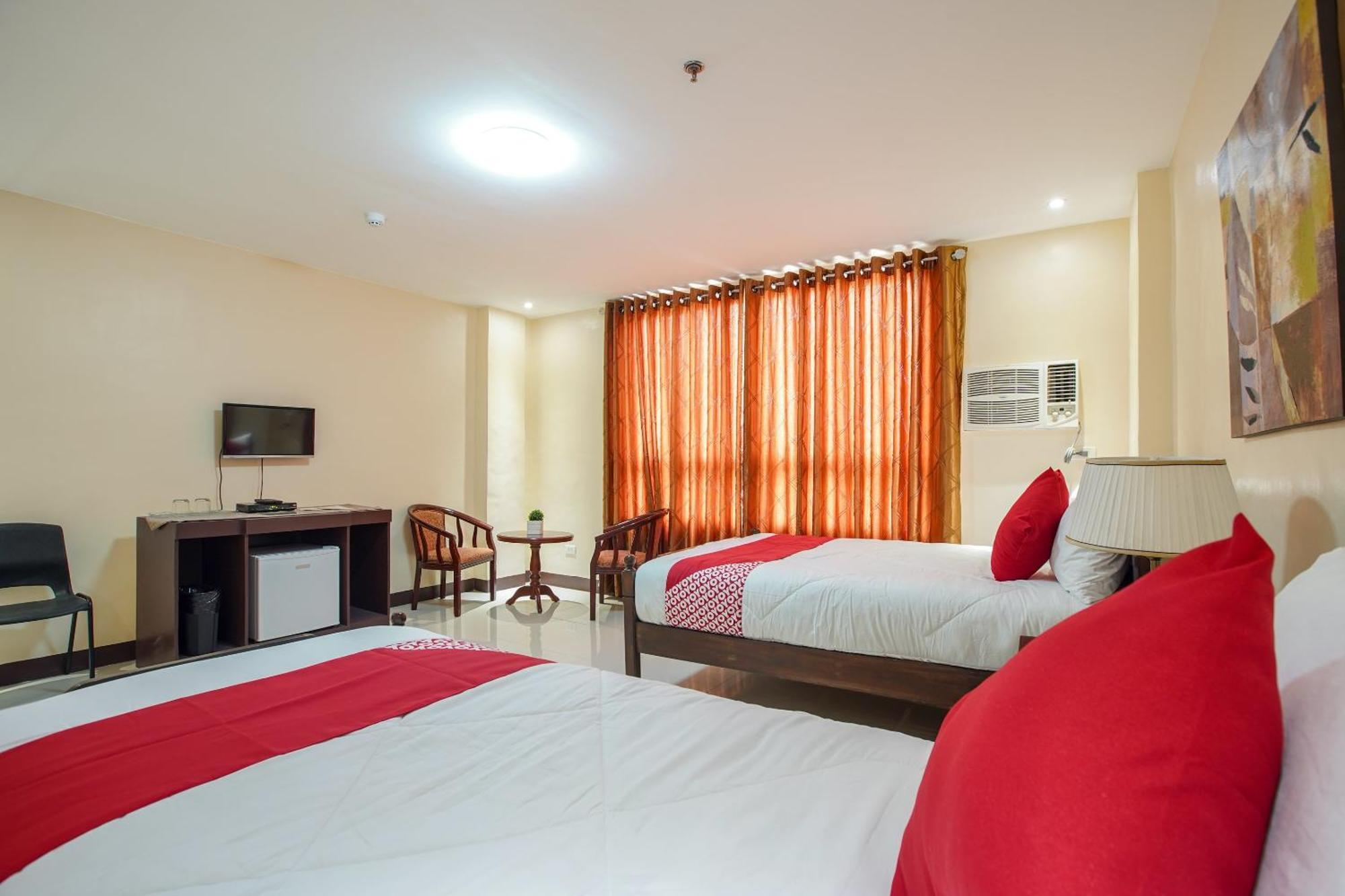 Oyo 236 Hotel Edmundo Pototan Εξωτερικό φωτογραφία