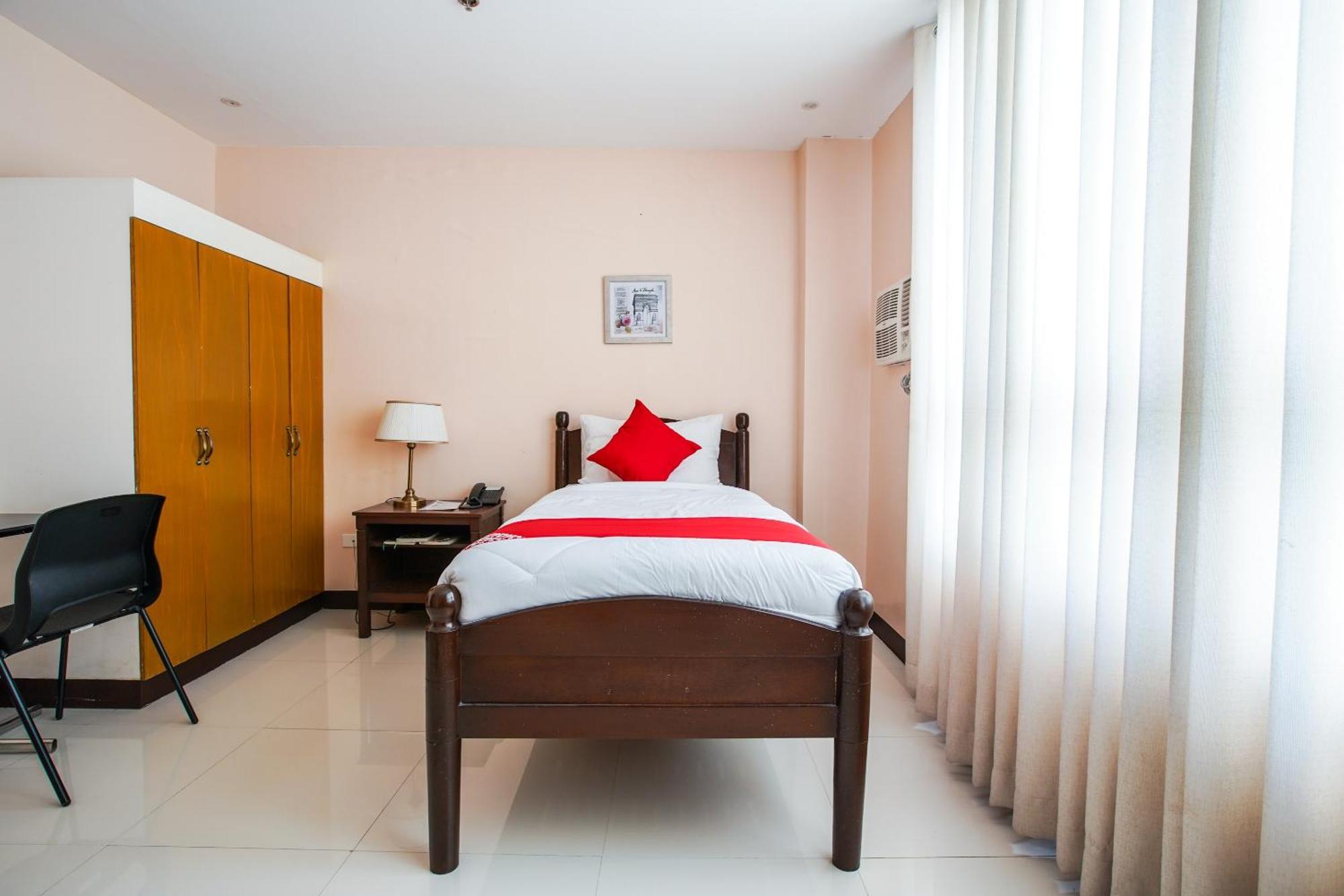 Oyo 236 Hotel Edmundo Pototan Εξωτερικό φωτογραφία